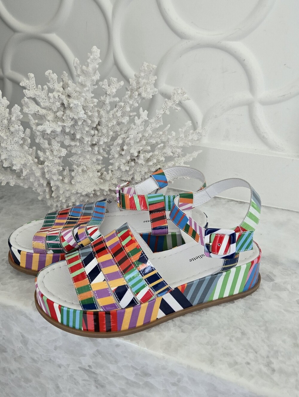 Django & Juliette Sandals Sz 8